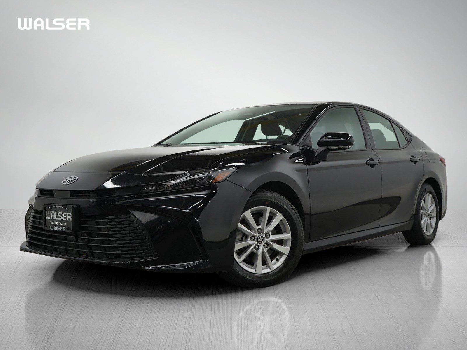 2025 Toyota Camry LE's photo