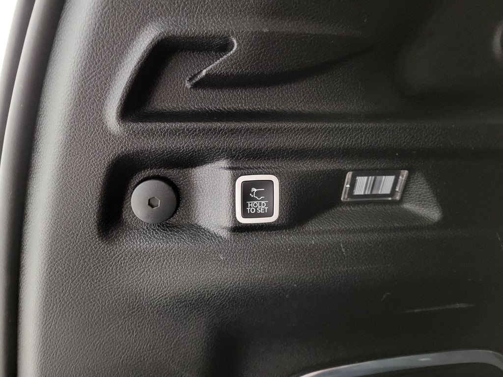 2021 Jeep Grand Cherokee Limited photo 2