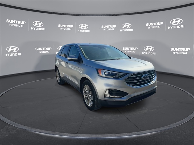 2024 Ford Edge Titanium photo 2