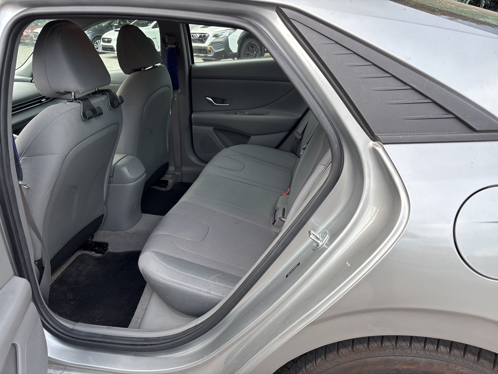 2023 Hyundai Elantra SE photo 3