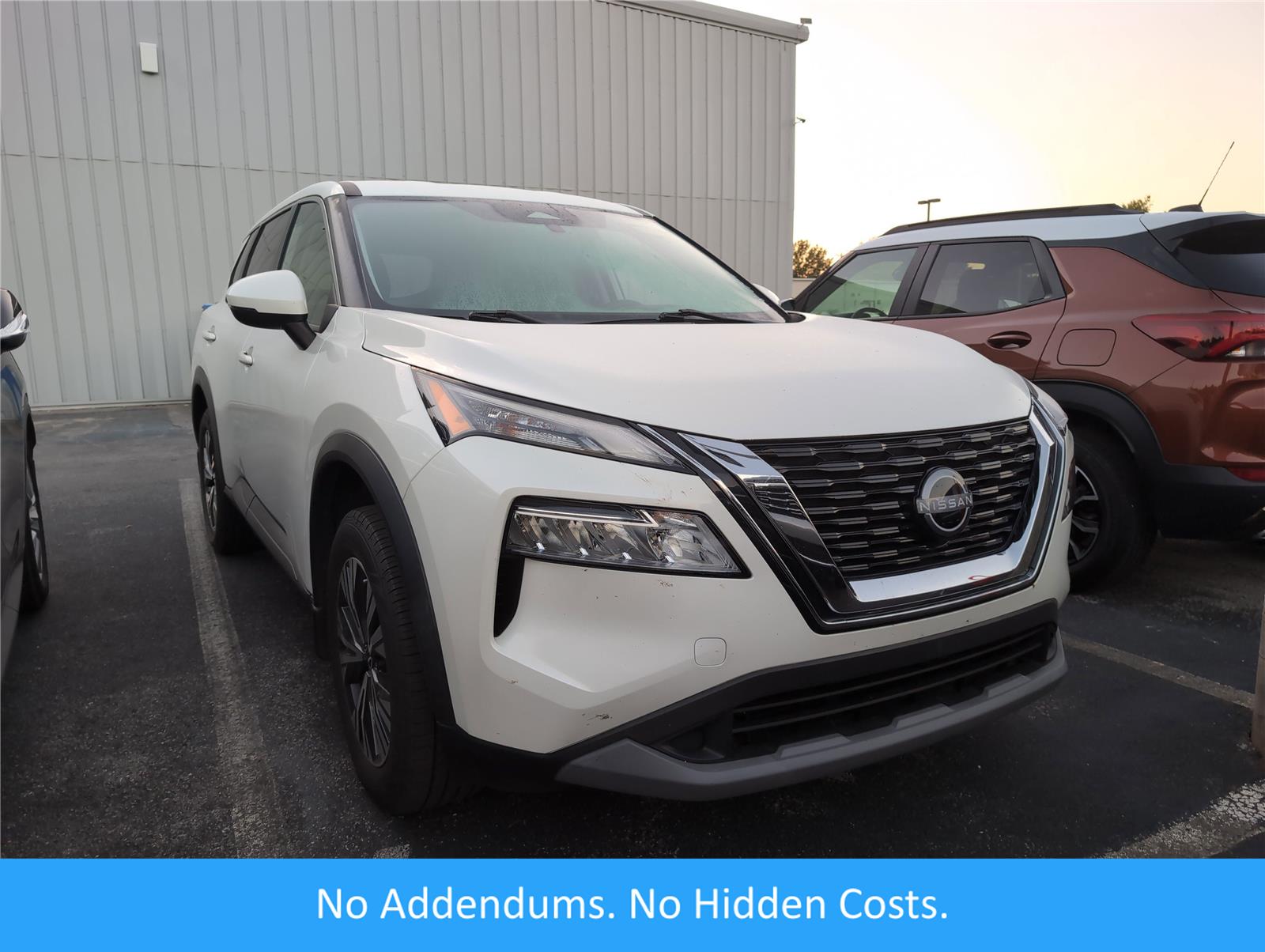 2022 Nissan Rogue SV's photo