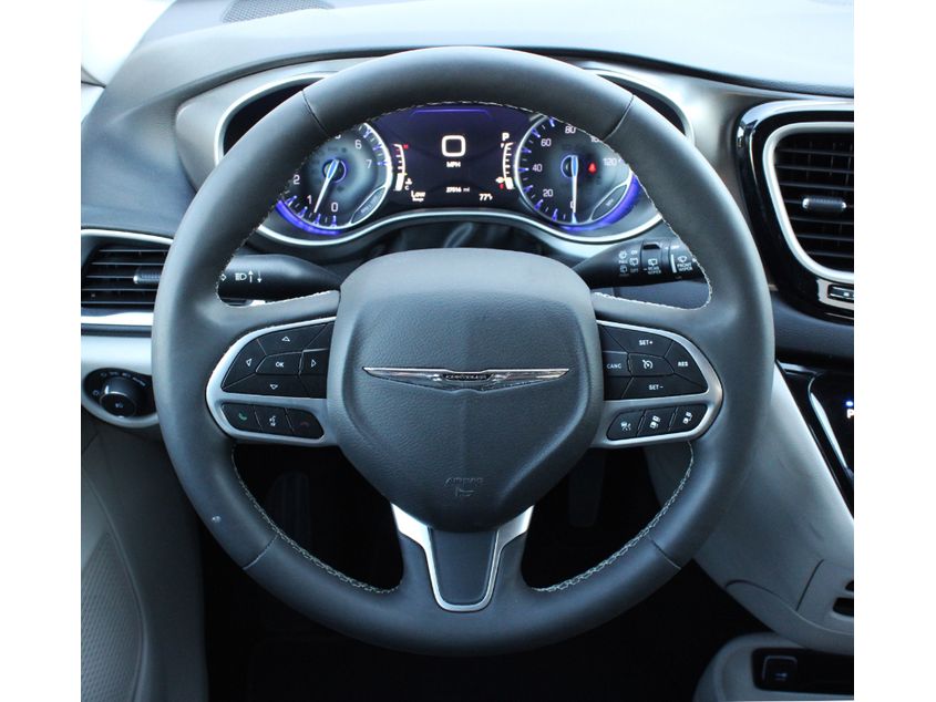 2024 Chrysler Pacifica Touring L photo 4