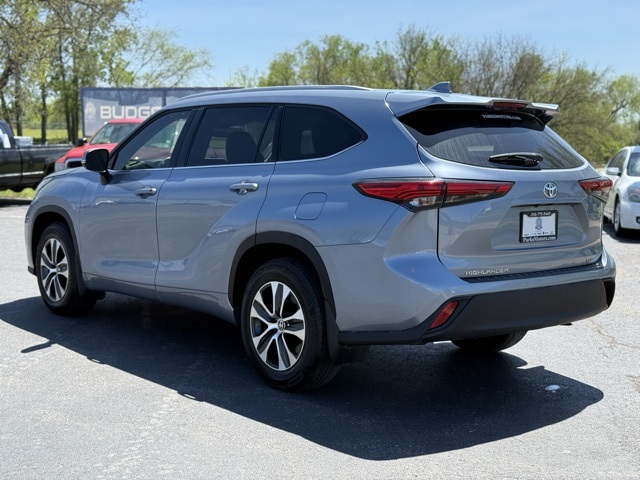 2022 Toyota Highlander XLE photo 5