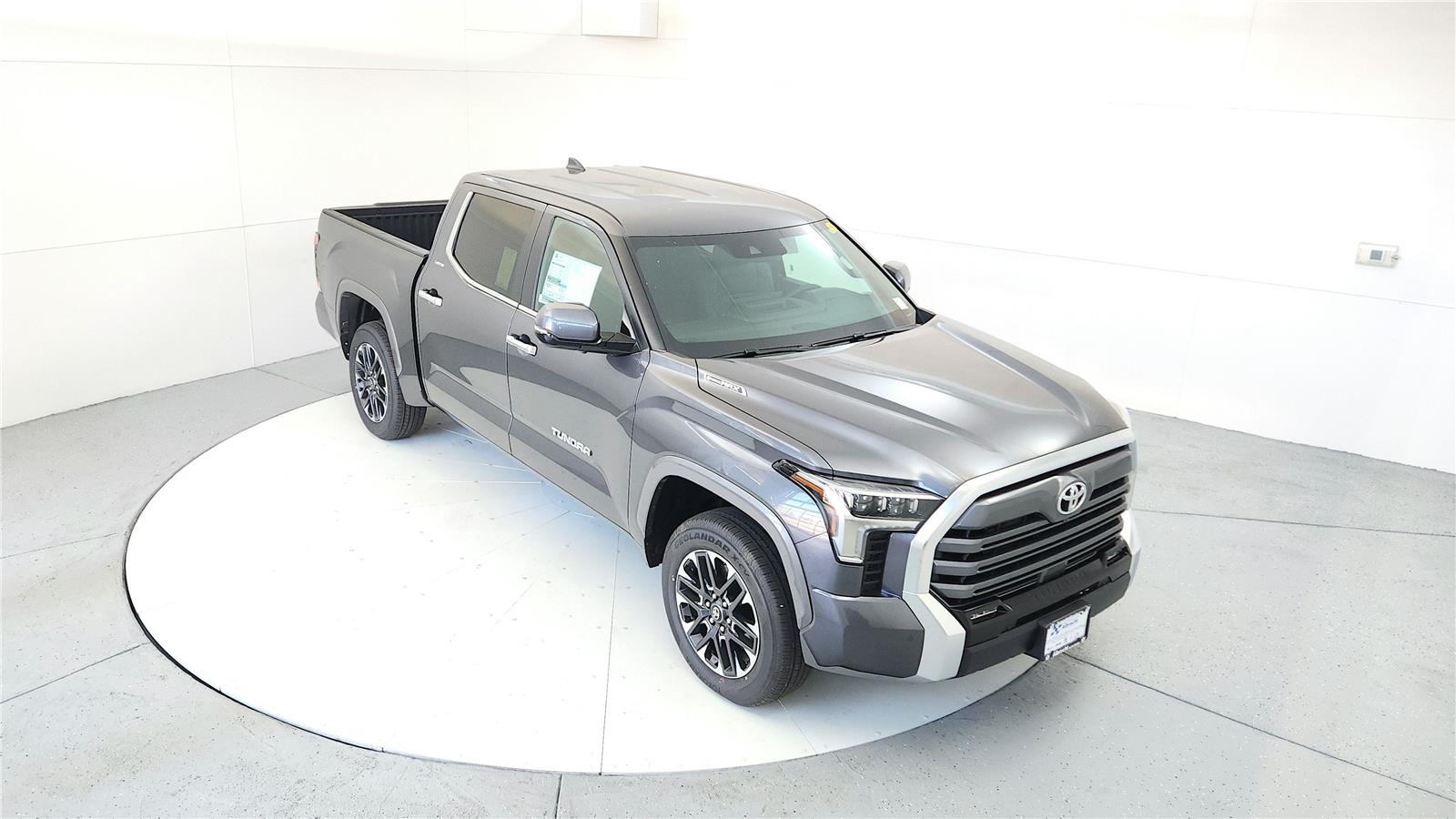 2025 Toyota Tundra Limited CrewMax photo 13