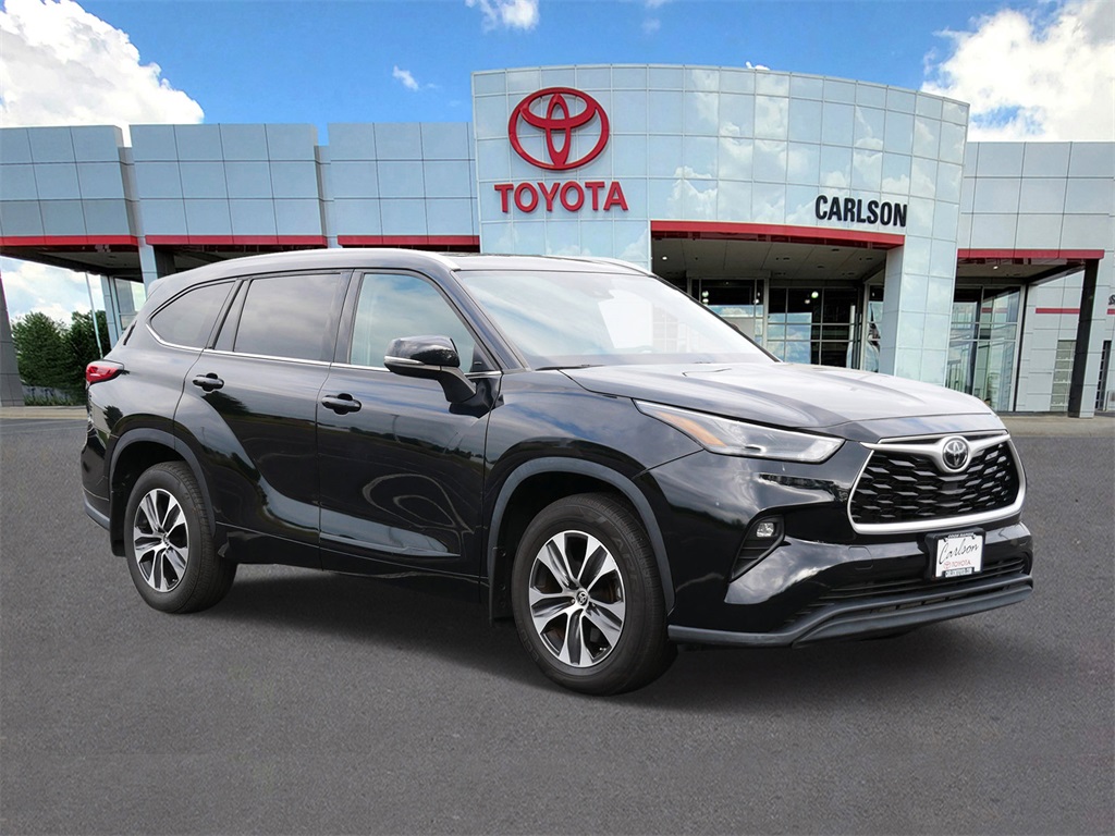 Certified 2022 Toyota Highlander XLE with VIN 5TDGZRBH2NS195387 for sale in Minneapolis, Minnesota