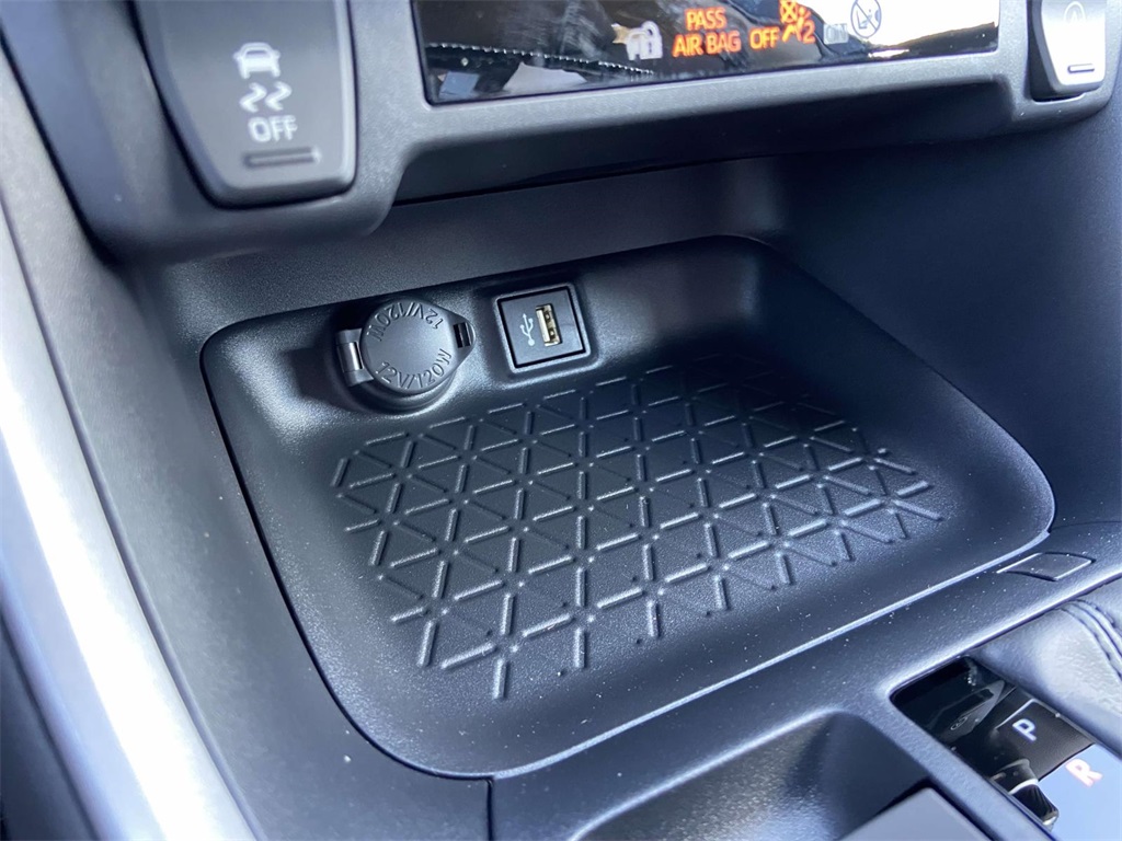 2025 Toyota RAV4 XLE photo 20