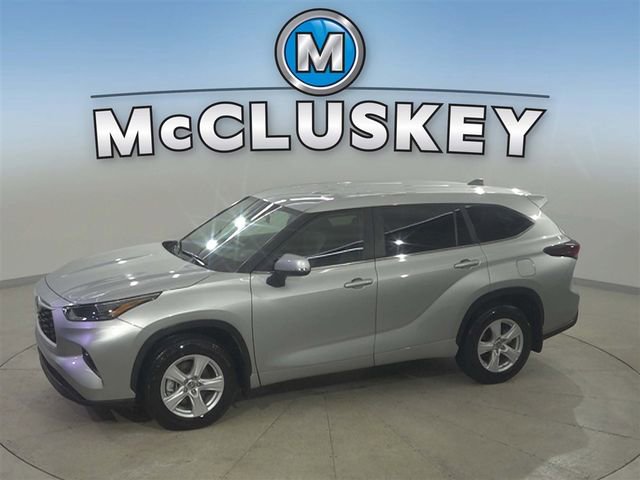 2025 Toyota Highlander LE's photo