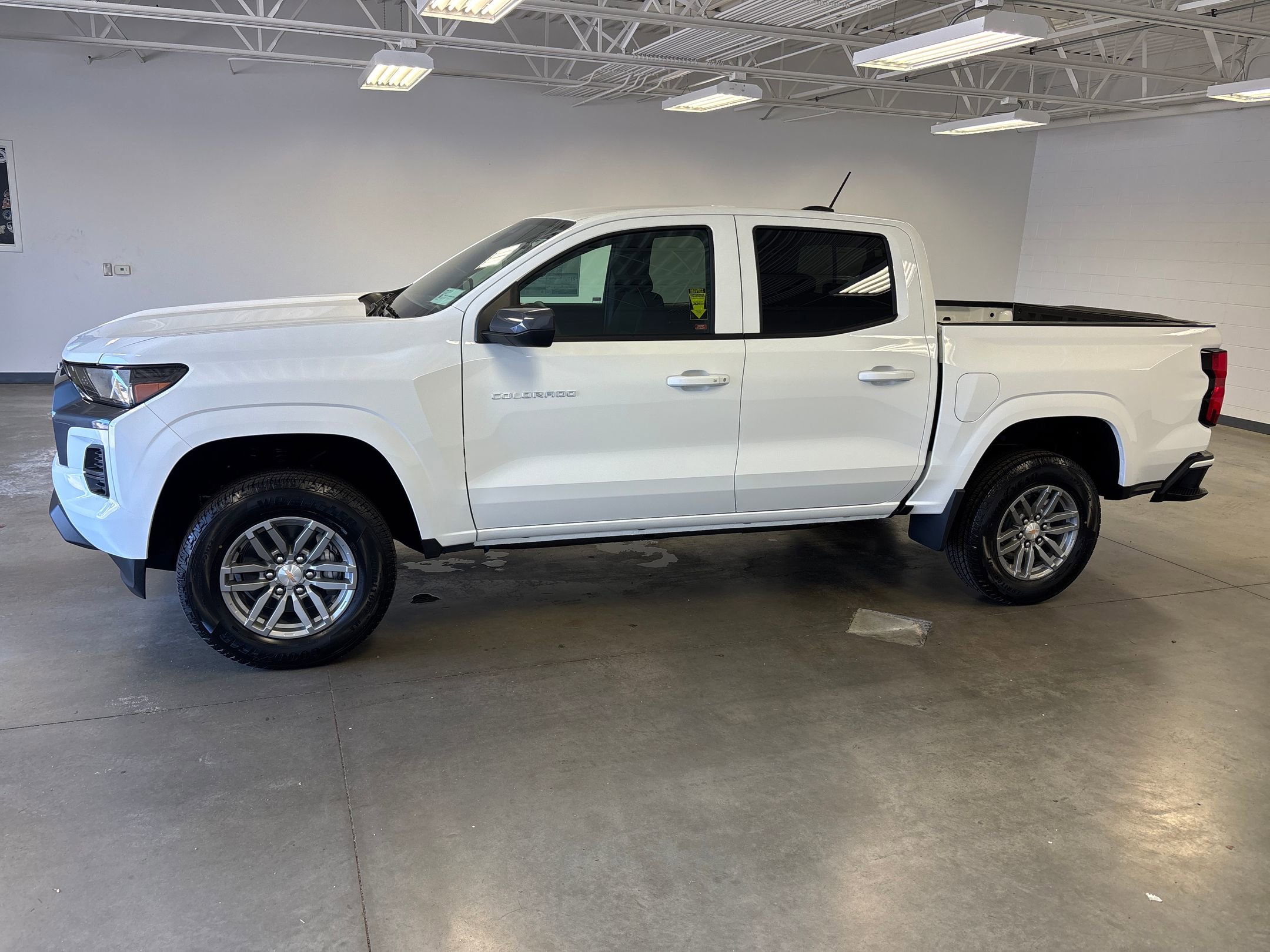 2026 Chevrolet Colorado LT photo 2