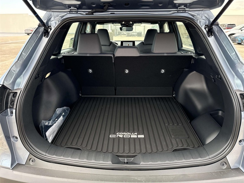 2026 Toyota Corolla Cross L photo 6