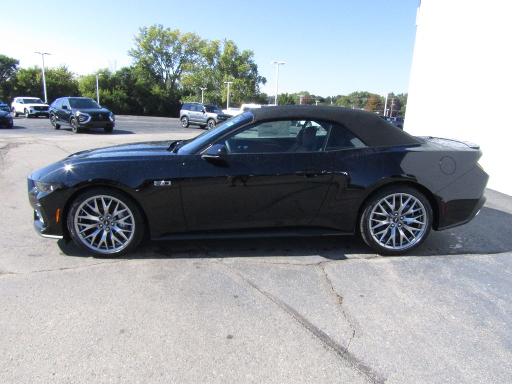 2025 Ford Mustang GT Premium Convertible photo 4