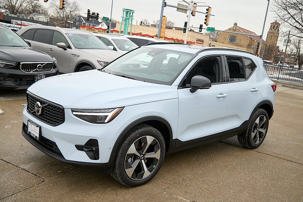 2026 VOLVO XC40 - Image 5
