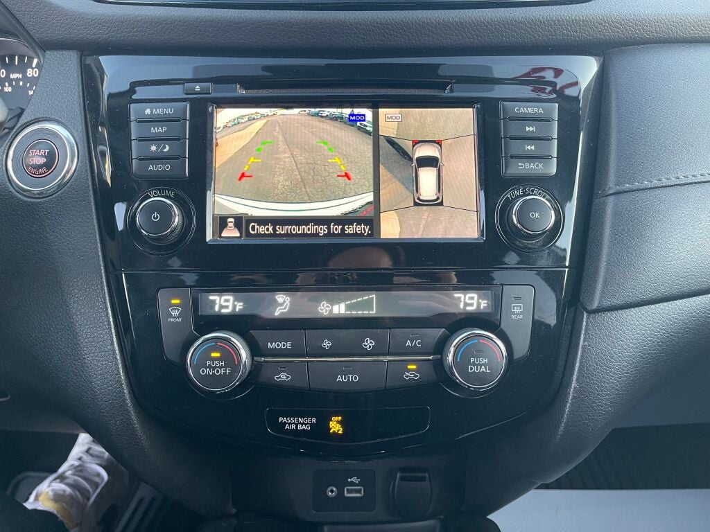2019 Nissan Rogue SV photo 13