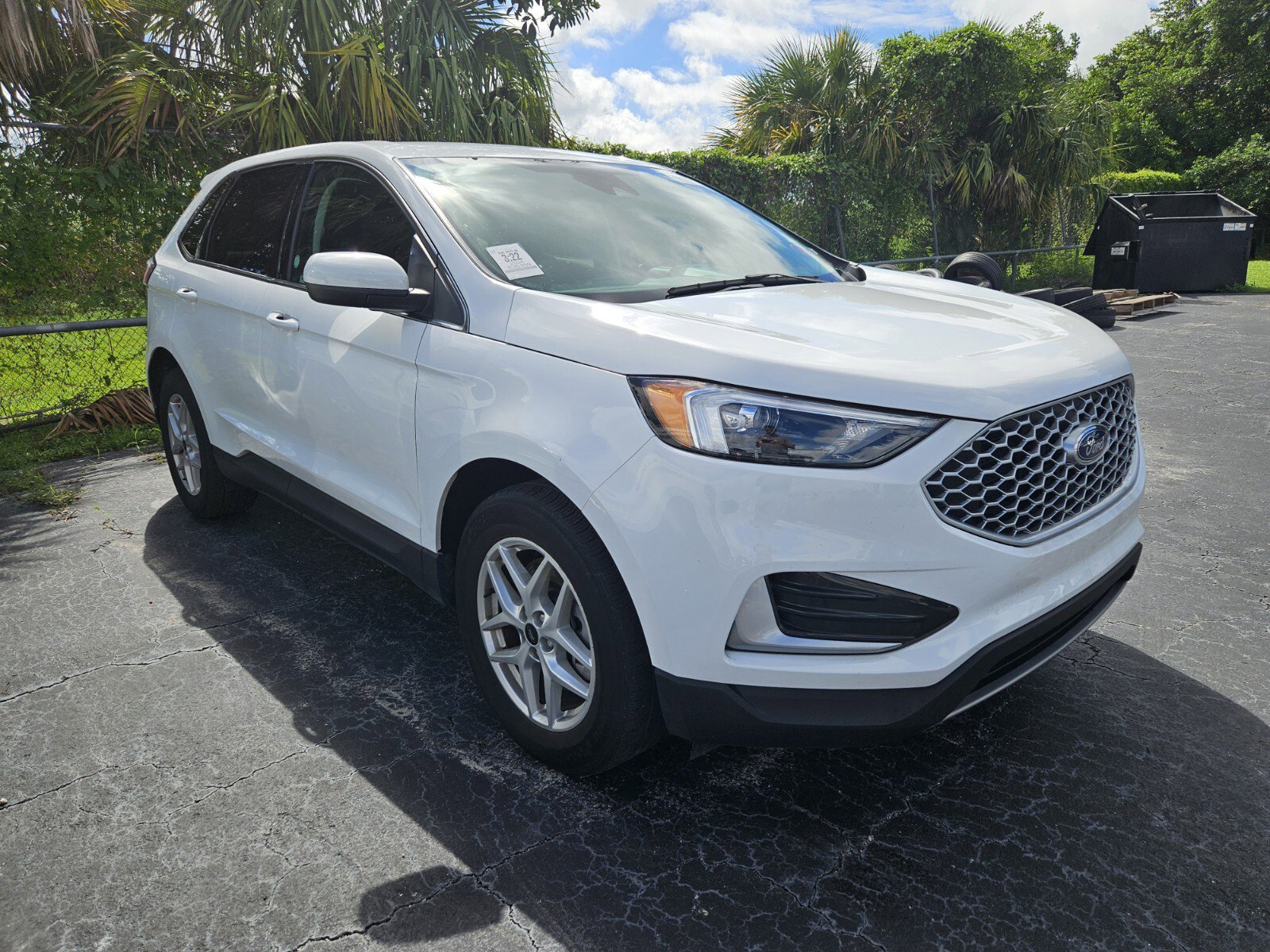 2024 Ford Edge SEL photo 3