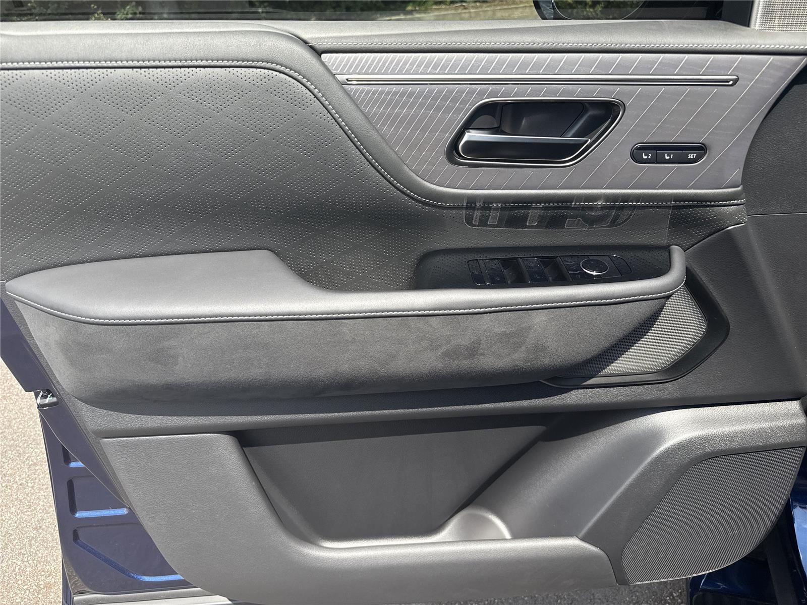 2025 Infiniti QX80 photo 16