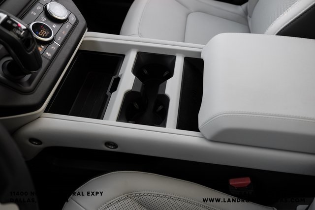 2025 Land Rover Defender 110 S photo 24