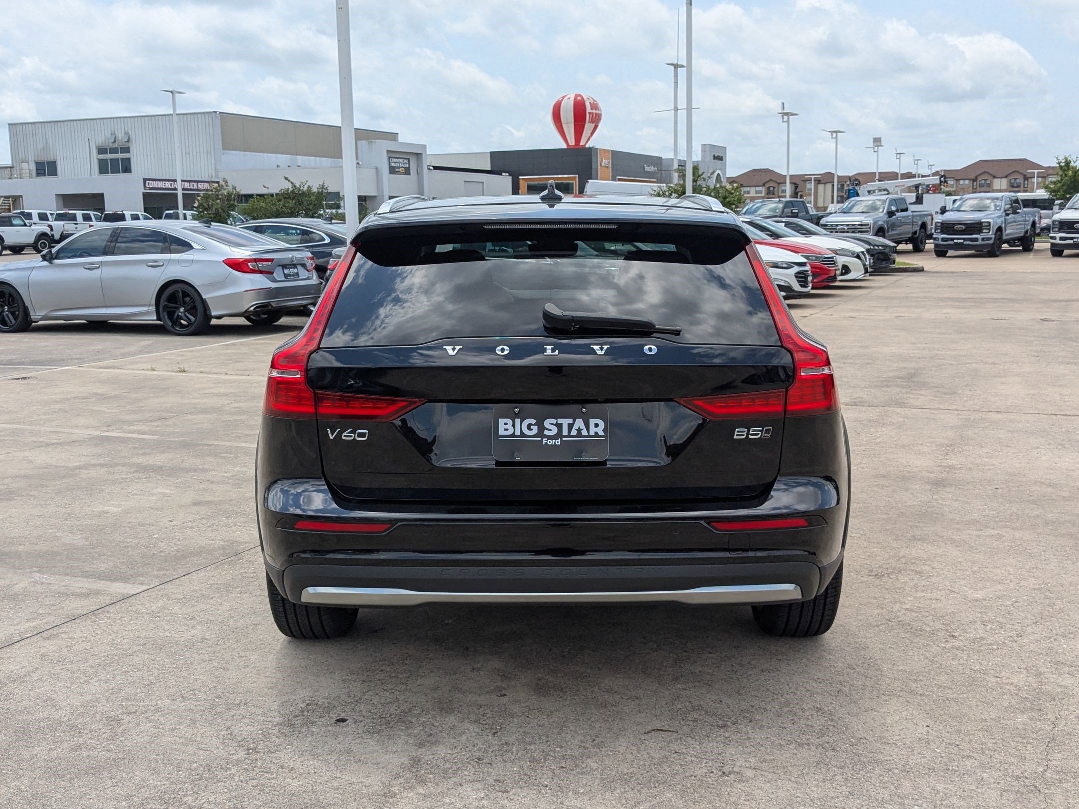 2023 Volvo V60 Cross Country B5 Plus photo 4