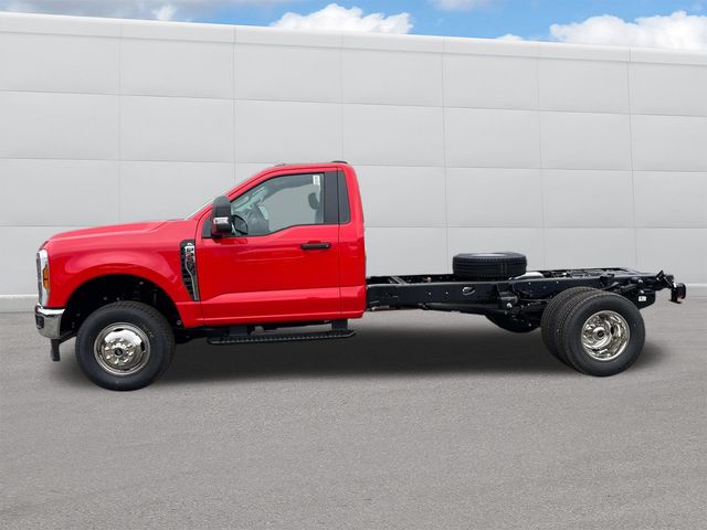 2025 Ford F-350 photo 2
