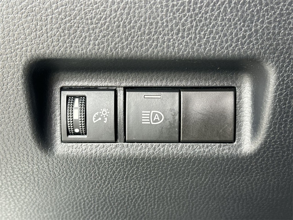 2023 Toyota RAV4 XLE photo 13