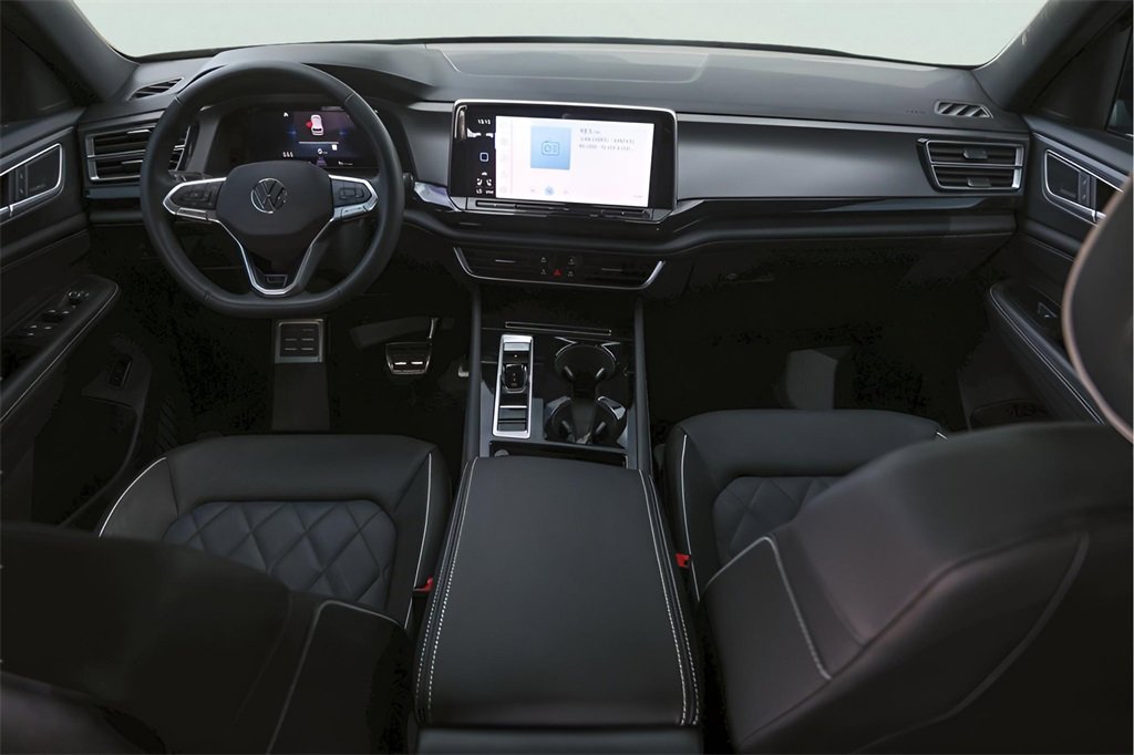 2025 Volkswagen Atlas Cross Sport SEL Premium R-Line photo 29
