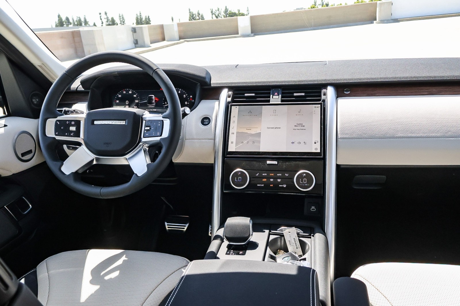 2025 Land Rover Discovery SE photo 14
