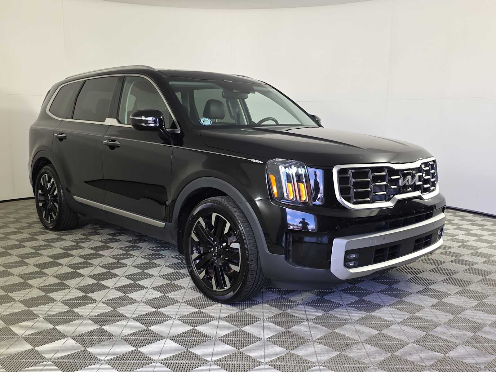 2024 Kia Telluride SX photo 2