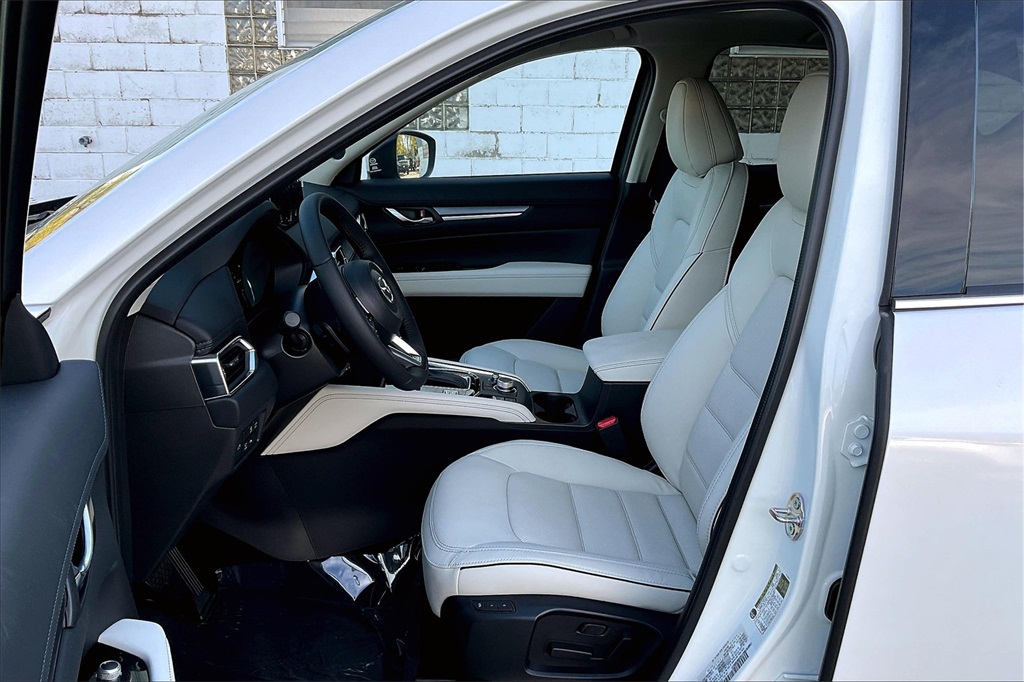 2025 MAZDA CX-5 - Image 8