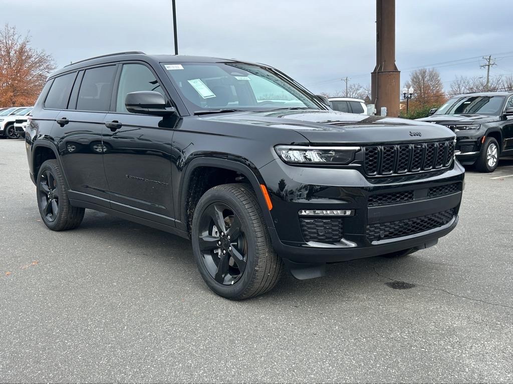 2025 Jeep Grand Cherokee Limited photo 3