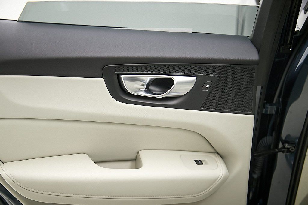 2024 VOLVO XC60 - Image 15