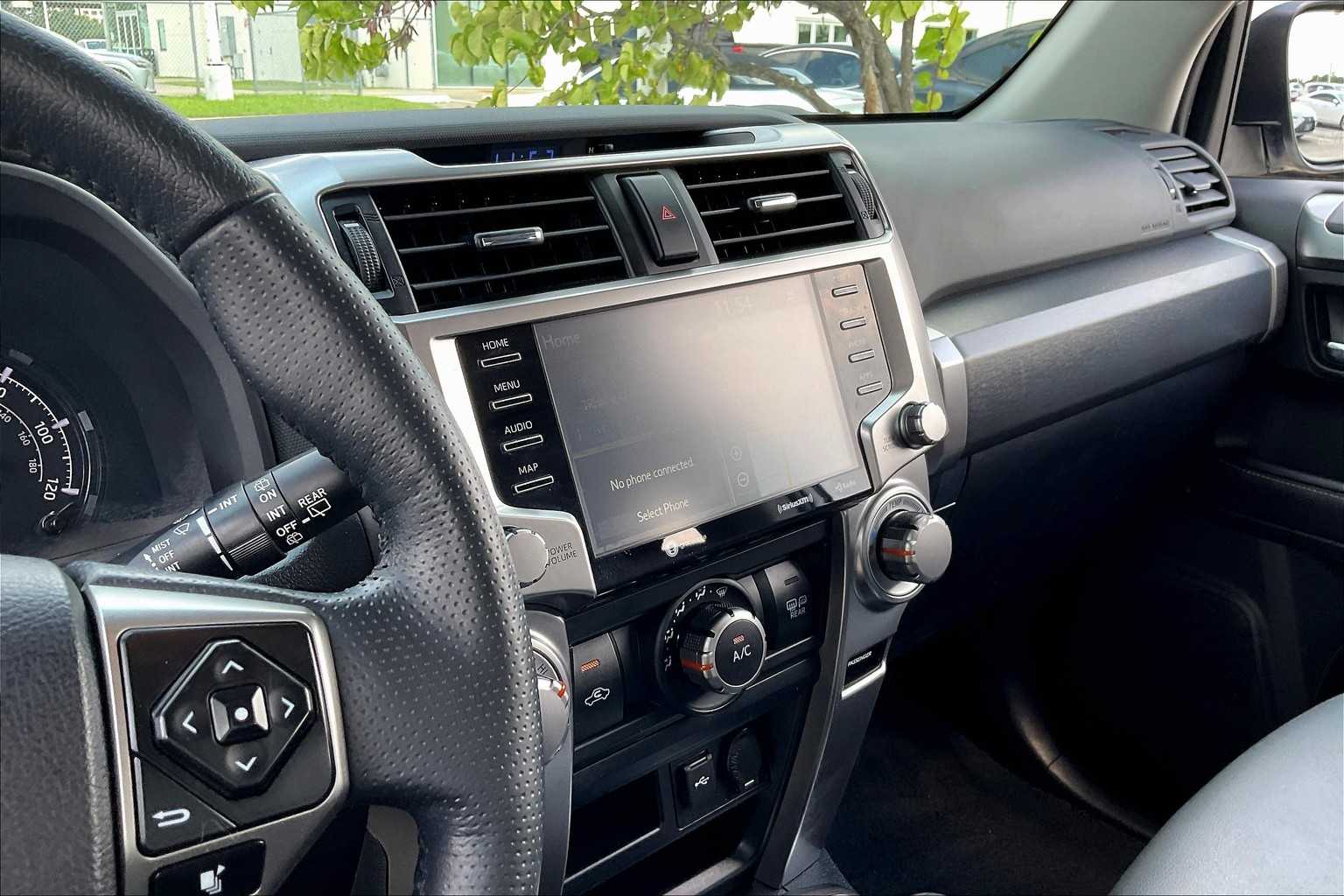 2024 Toyota 4Runner SR5 Premium photo 3
