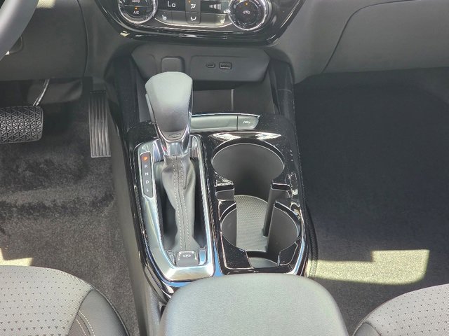 2025 Chevrolet Trax LT photo 11