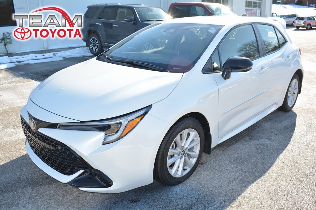 2026 Toyota Corolla Hatchback SE's photo