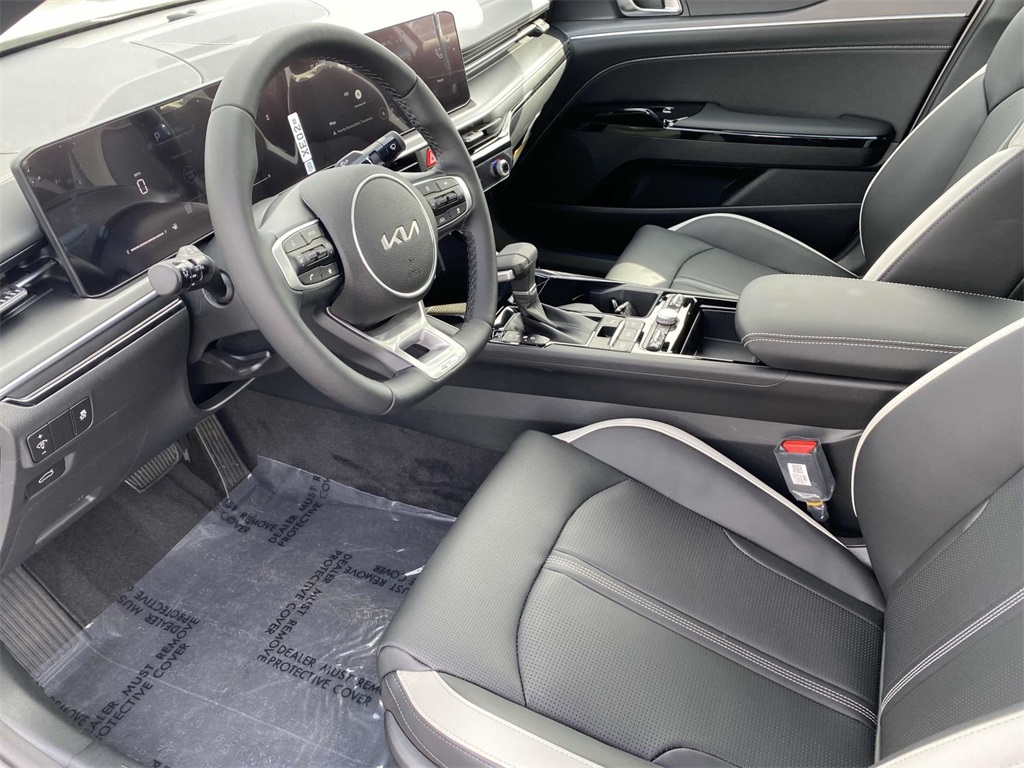 2025 Kia K5 GT-Line photo 11