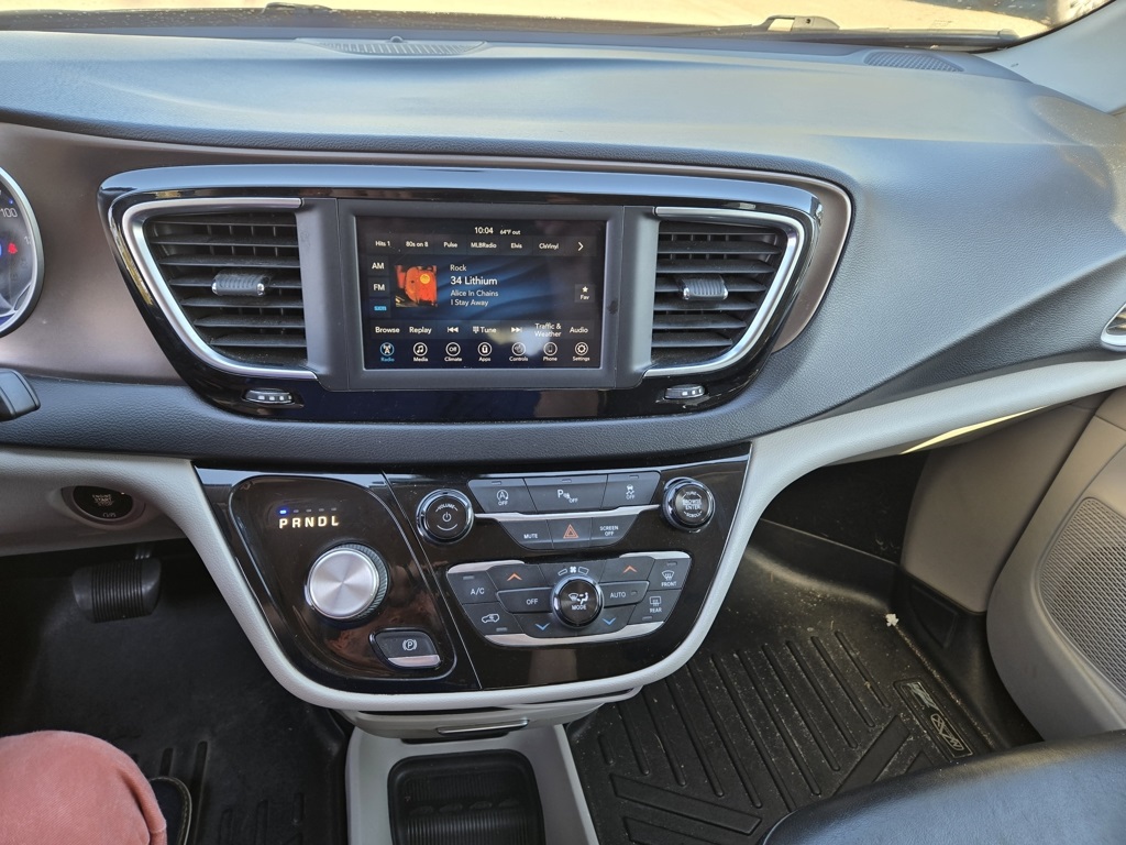 2018 Chrysler Pacifica Touring L photo 19