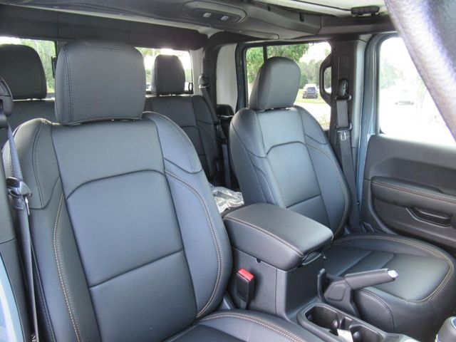 2025 Jeep Gladiator Sport photo 10