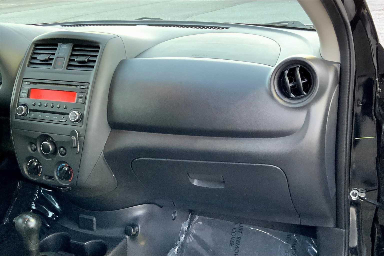 2018 Nissan Versa 1.6 S photo 14