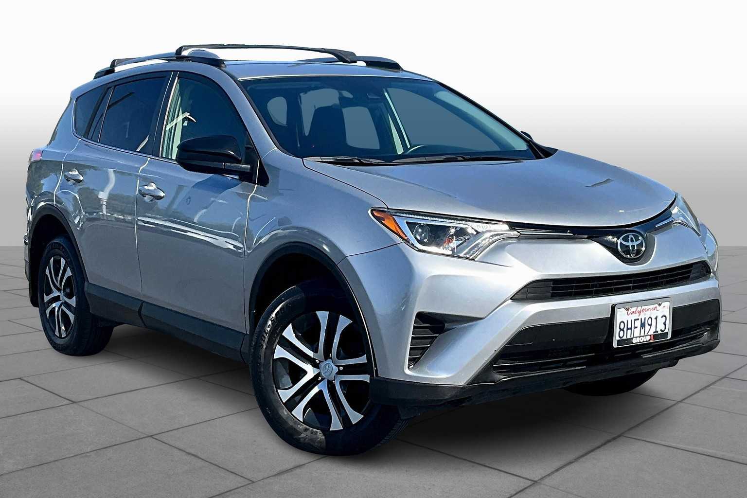 2018 Toyota RAV4 LE photo 2