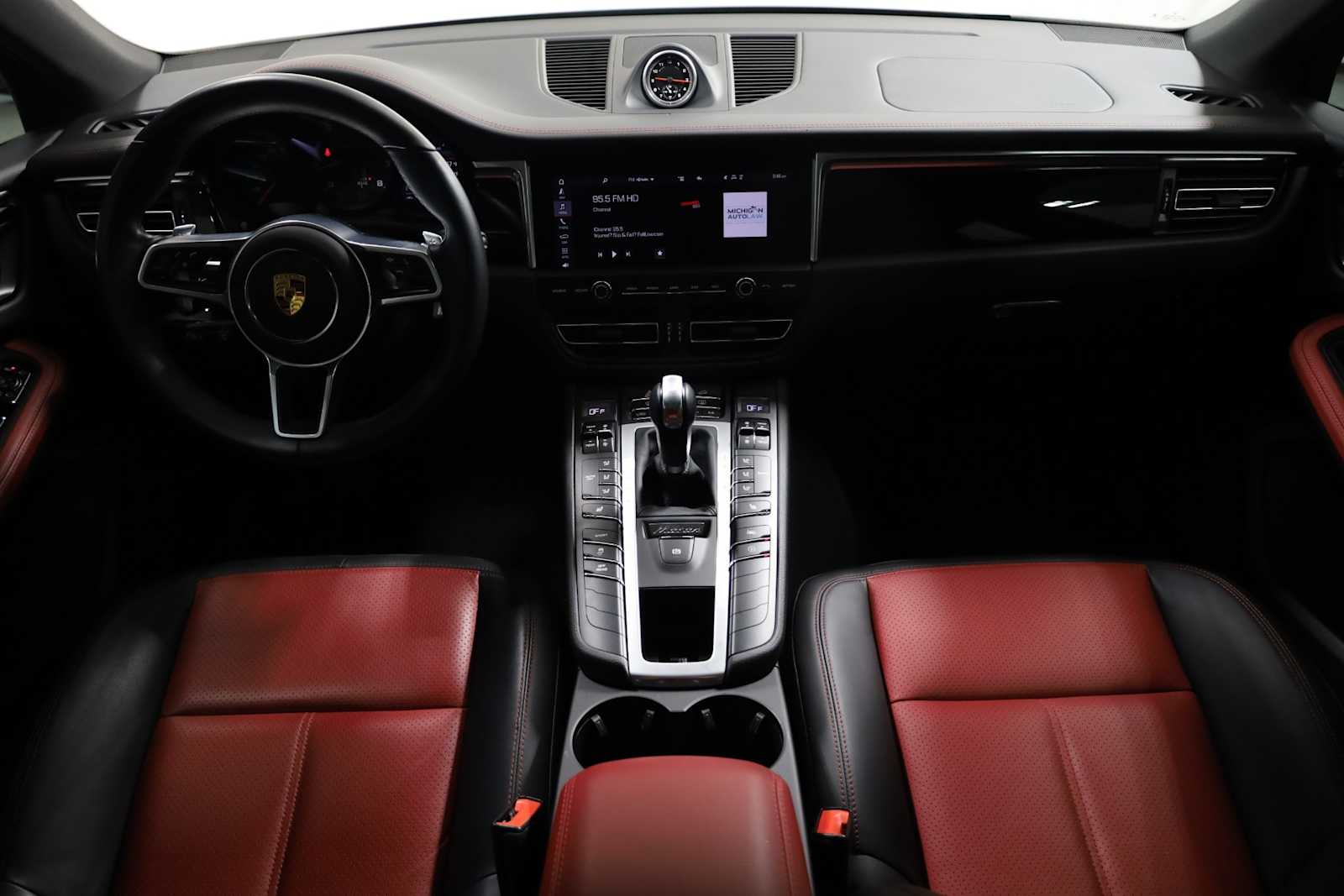 2021 Porsche Macan Base photo 26