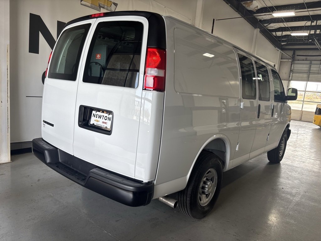 2025 Chevrolet Express Cargo 2500 photo 9