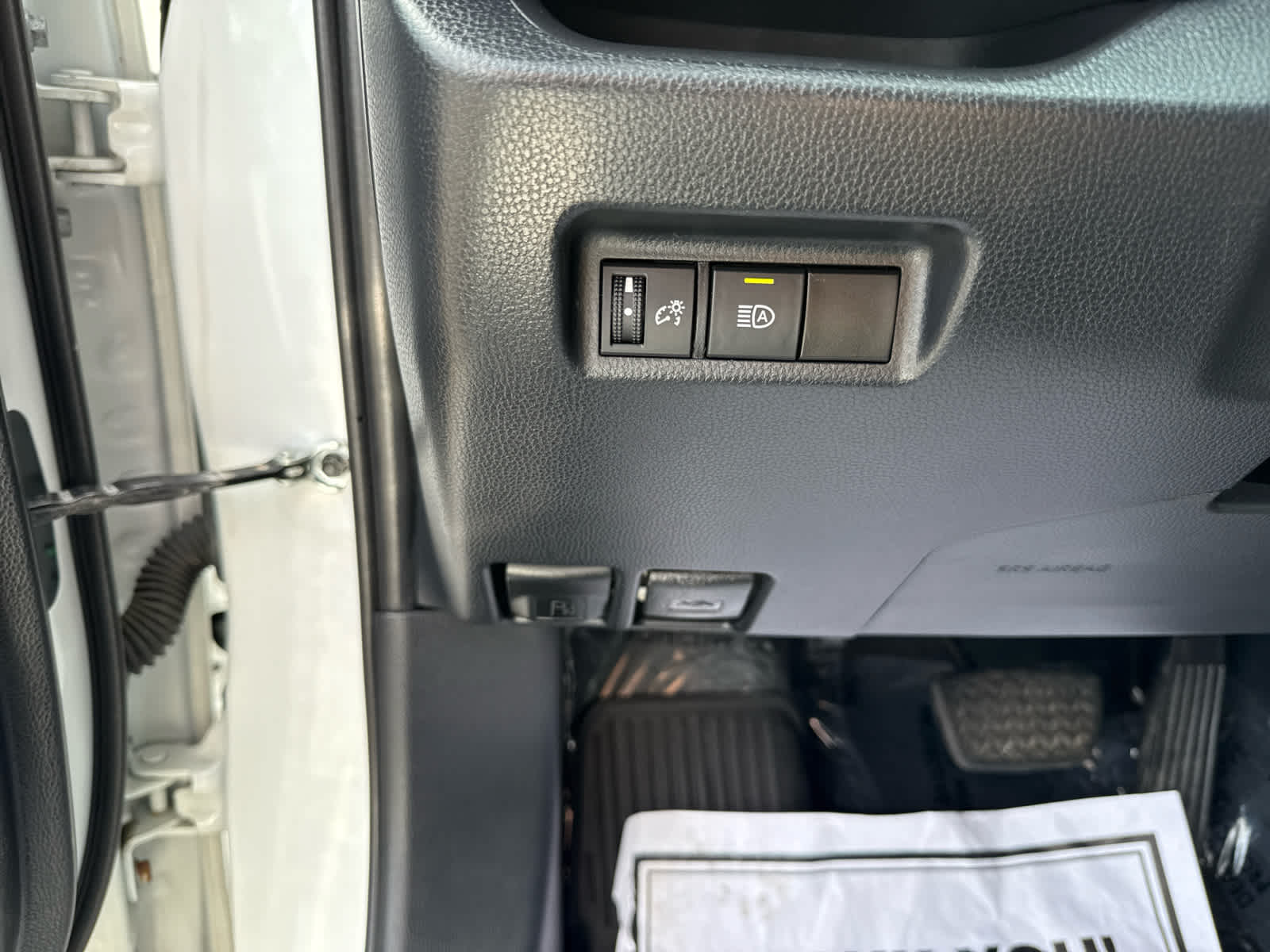 2019 Toyota RAV4 LE photo 16