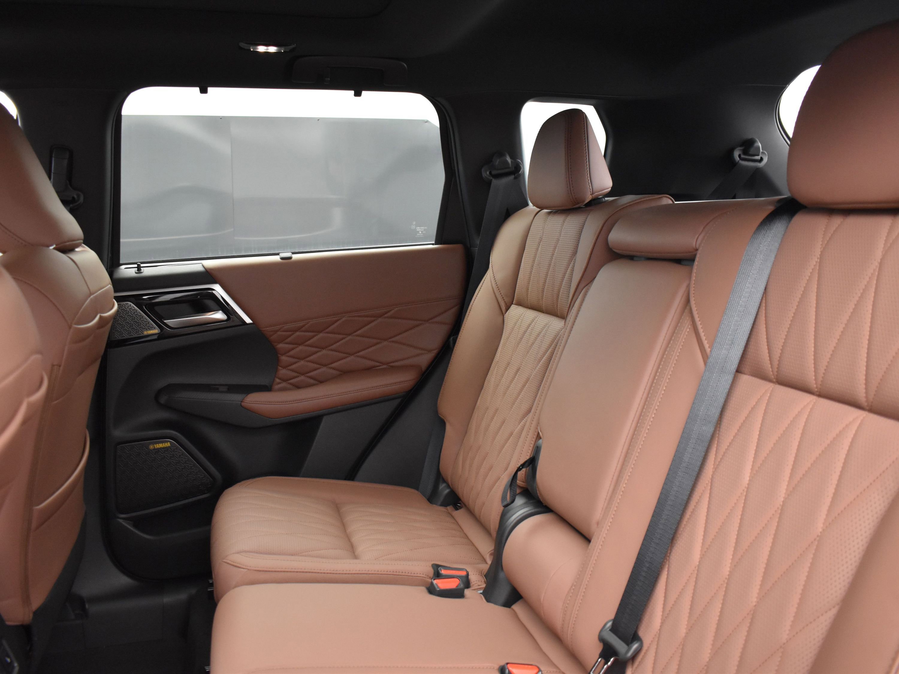 2025 Mitsubishi Outlander SEL photo 8