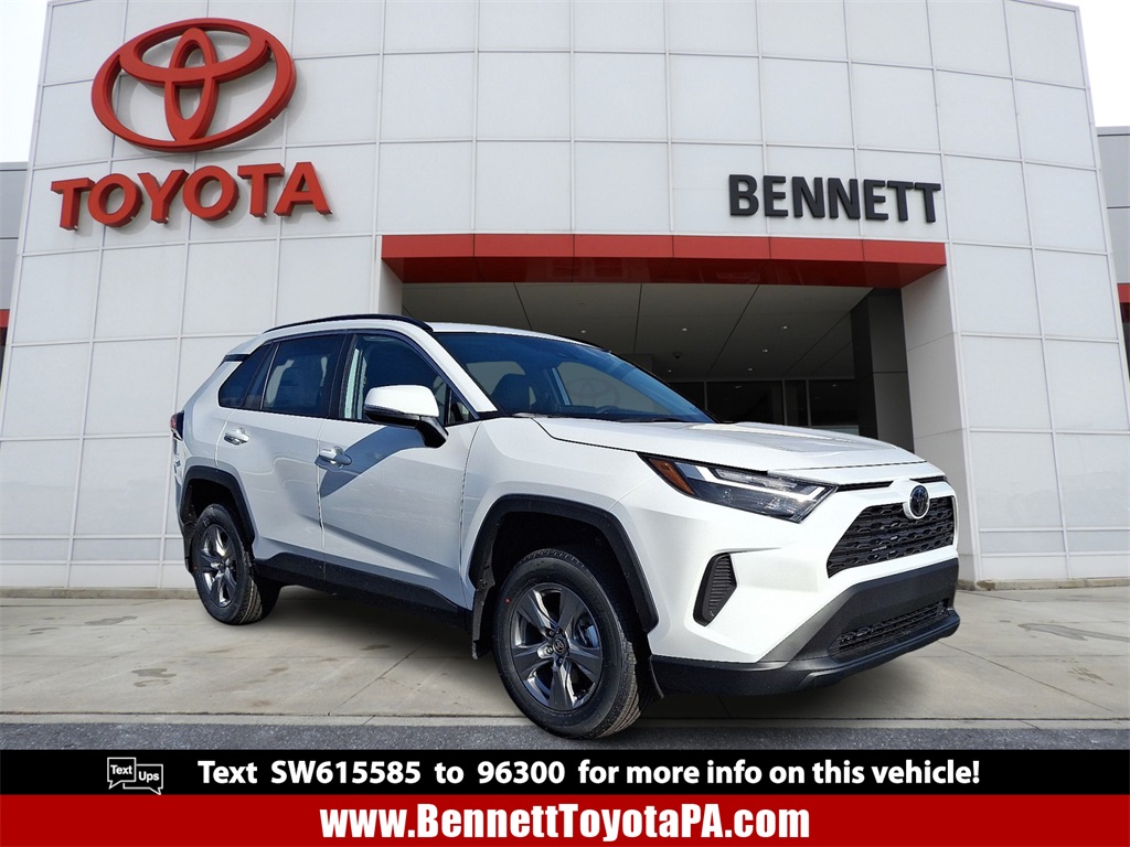2025 Toyota RAV4 XLE's photo