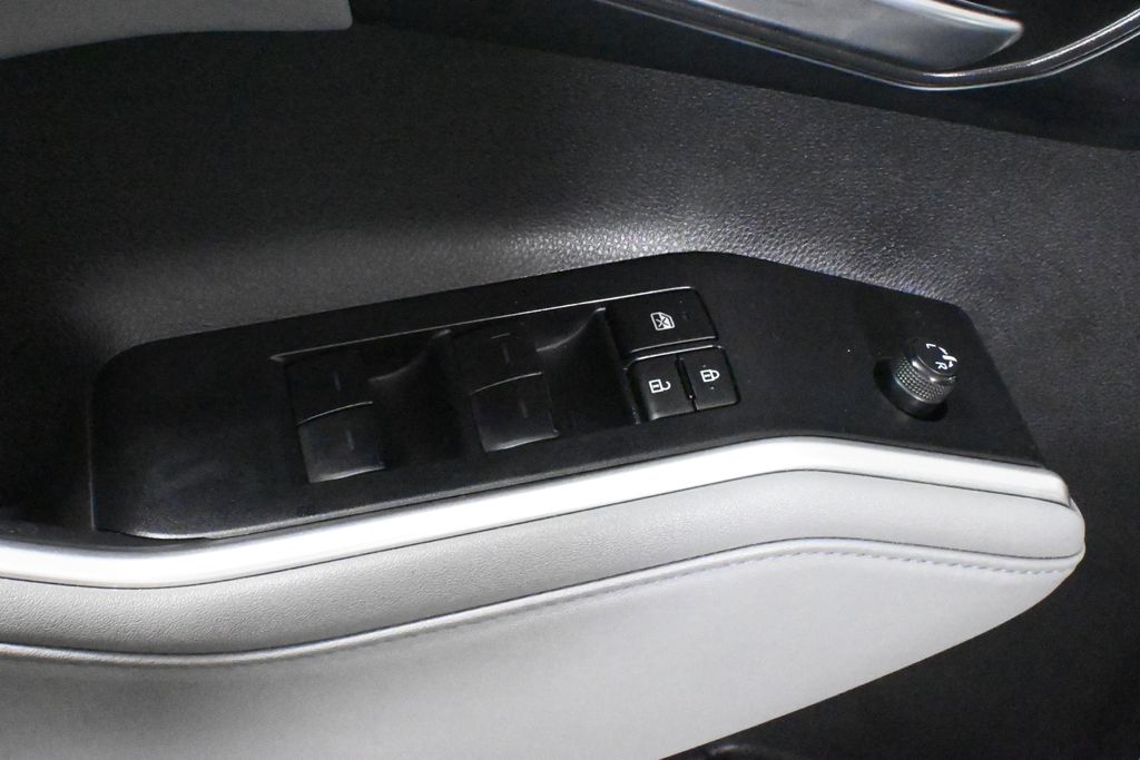 2024 Toyota Highlander XLE photo 28