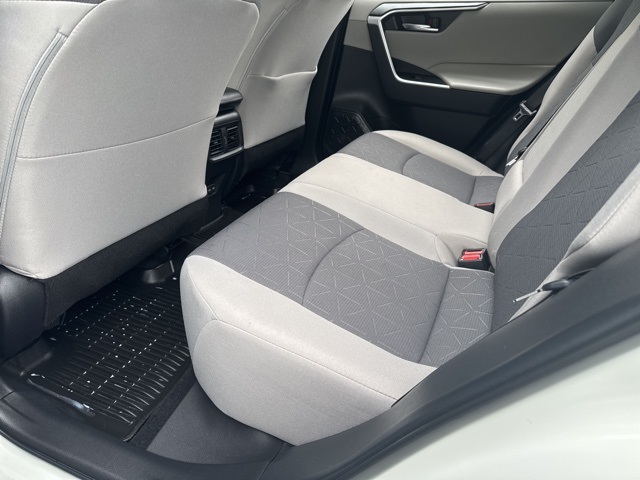 2022 Toyota RAV4 XLE photo 19