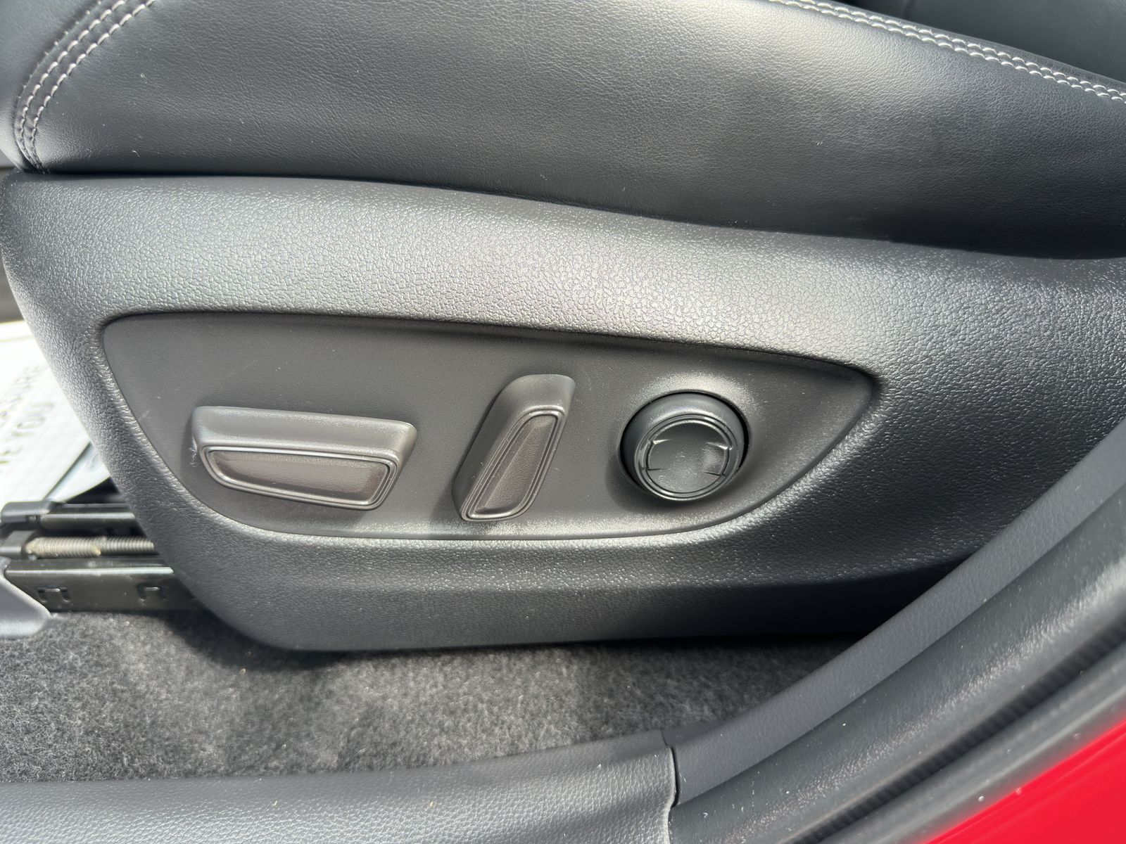 2024 Toyota RAV4 XLE Premium photo 6