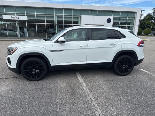 2024 Volkswagen Atlas Cross Sport SE Technology photo 2