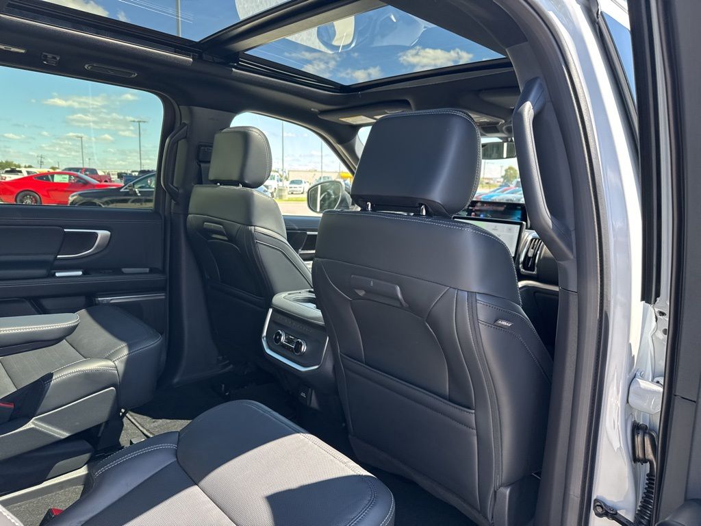 2025 Ford Expedition Platinum photo 18