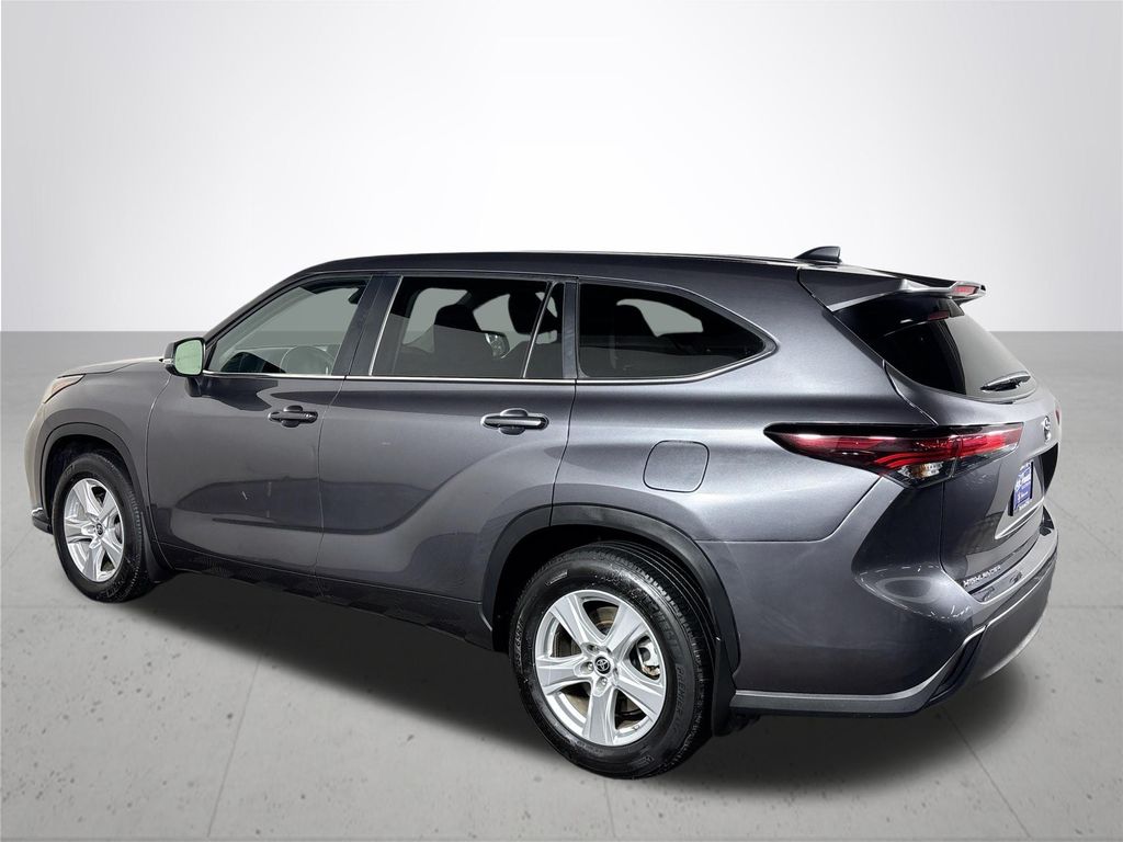 2024 Toyota Highlander LE photo 7