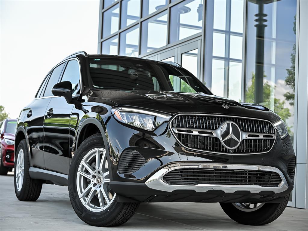 2025 Mercedes Benz GLC 300 4MATIC photo 2