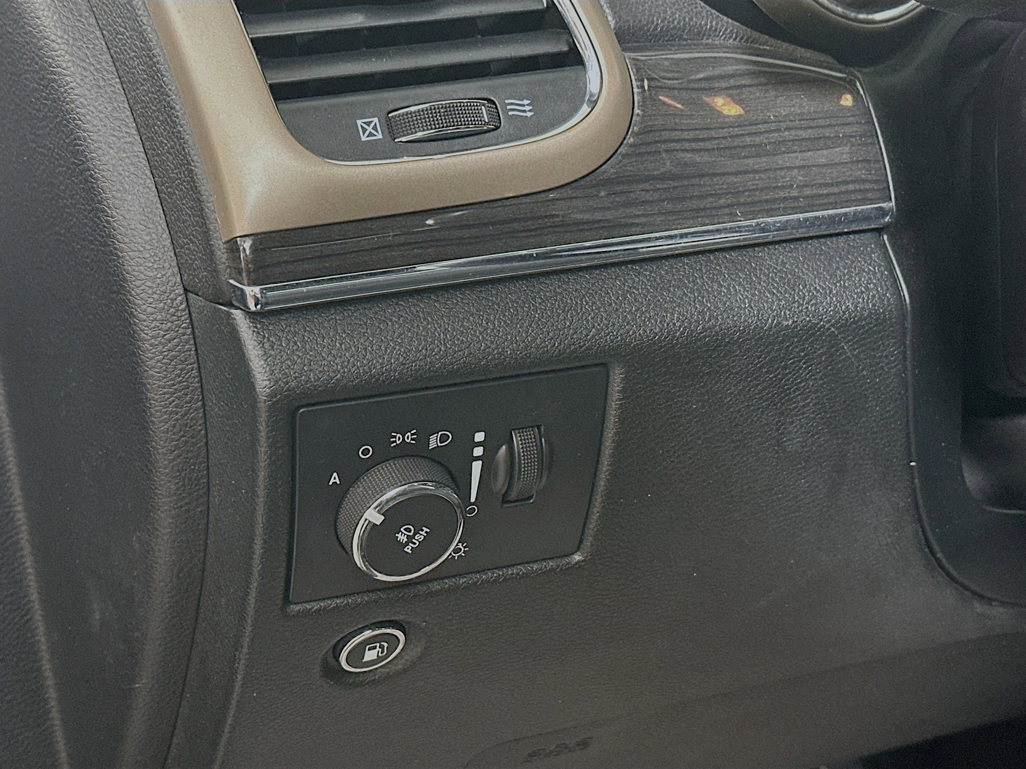 2015 Jeep Grand Cherokee Overland photo 8