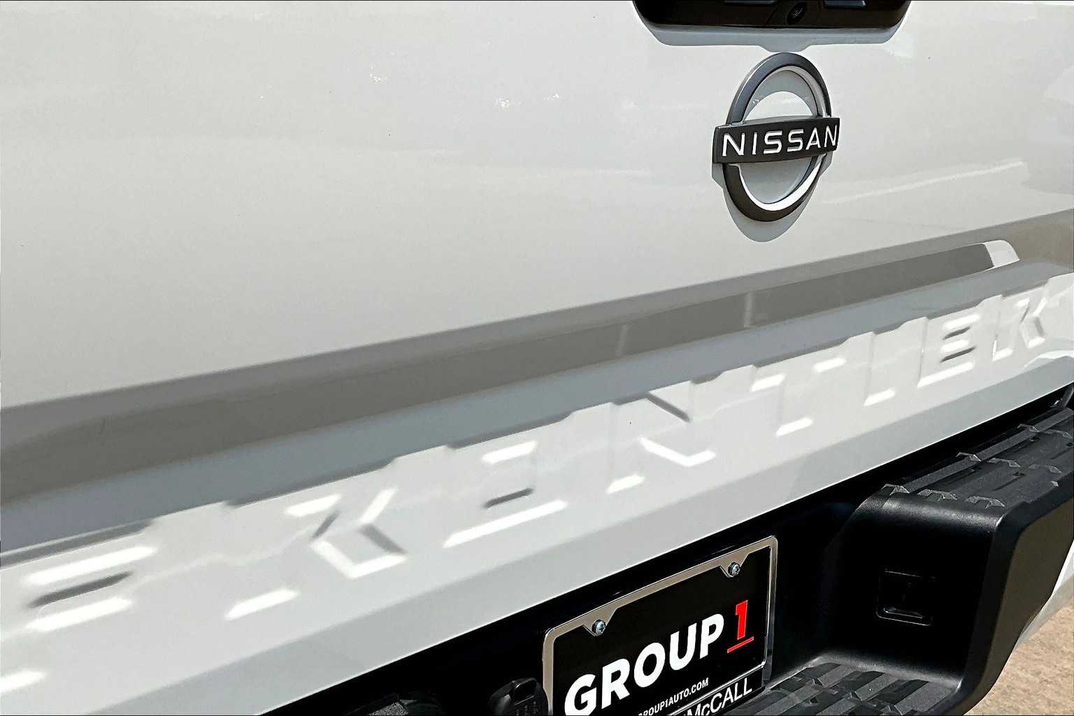 2024 Nissan Frontier SL photo 28